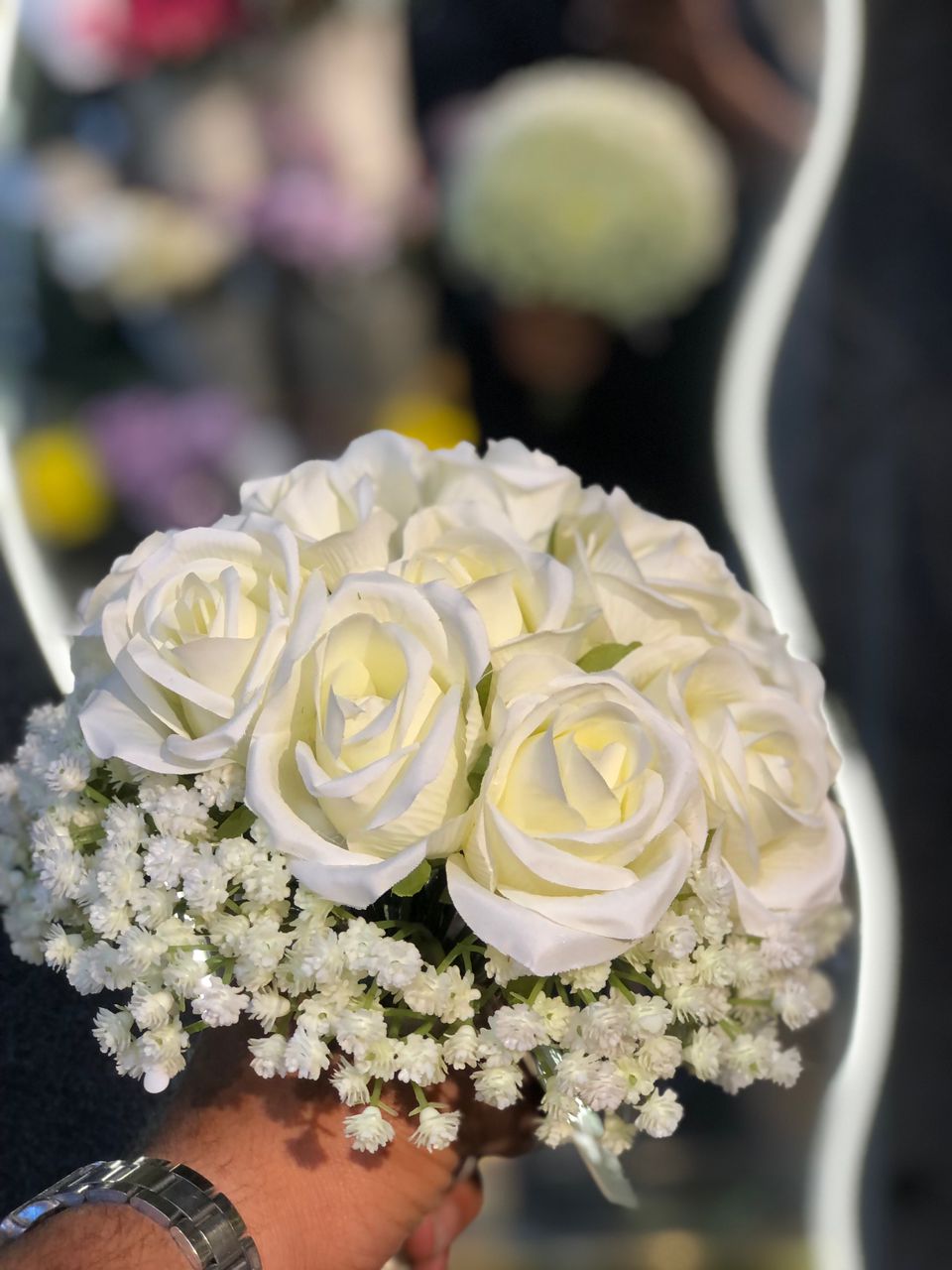 رز و ژیپسو دور دسته گل